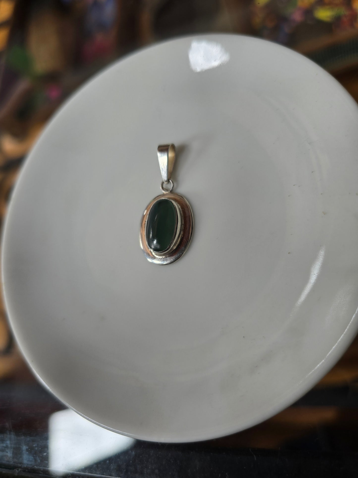 Colgante de jade verde oscuro natural en plata 925