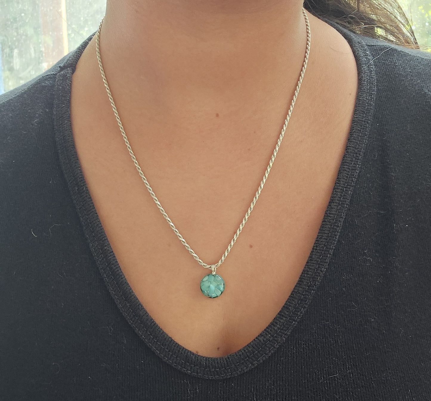 Colgante de plata y turquesa encapsulada M