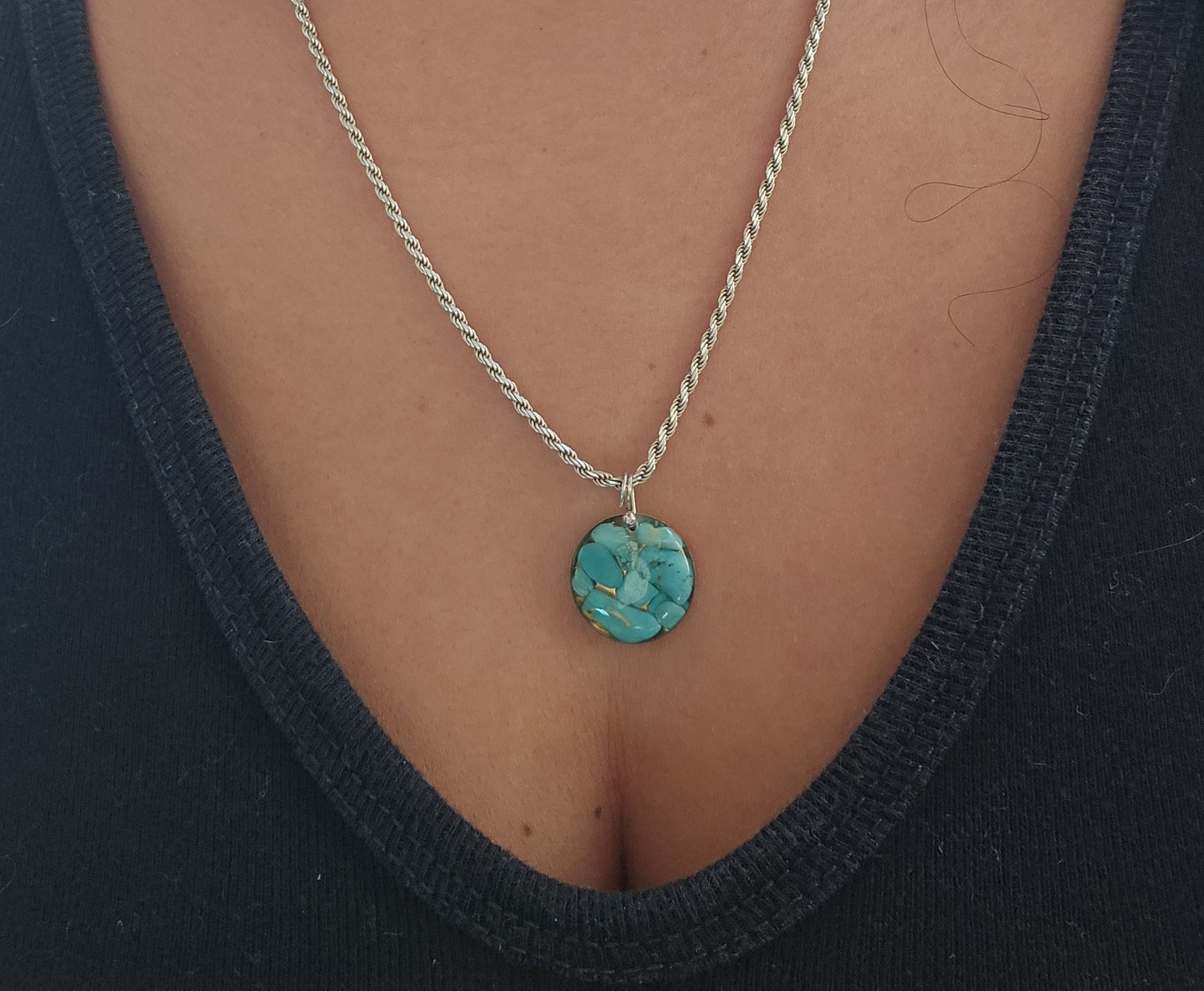 Colgante L de Turquesa encapsulada en plata 950