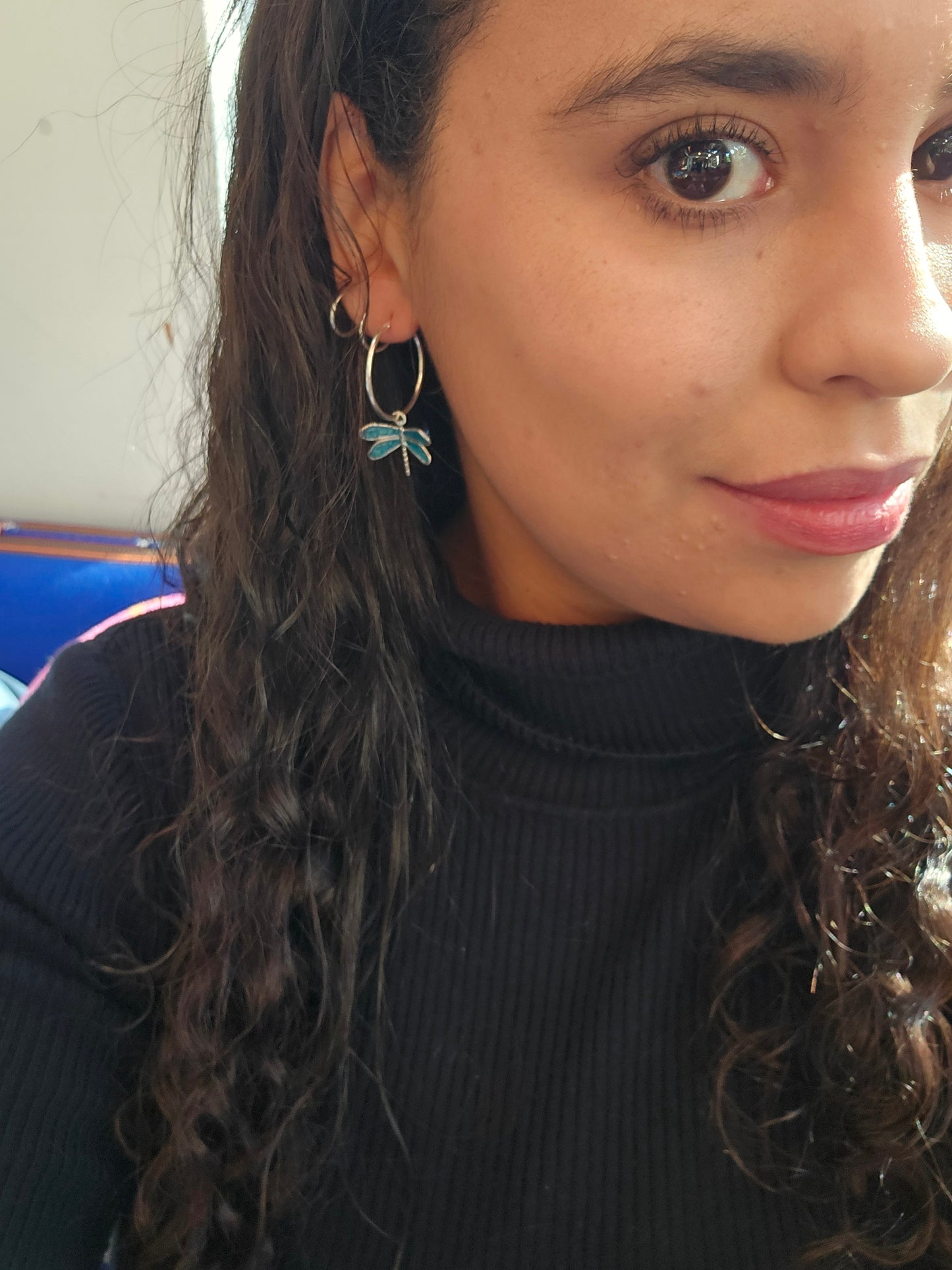 Libélula plata 950 argolla mediana encapsulada azul