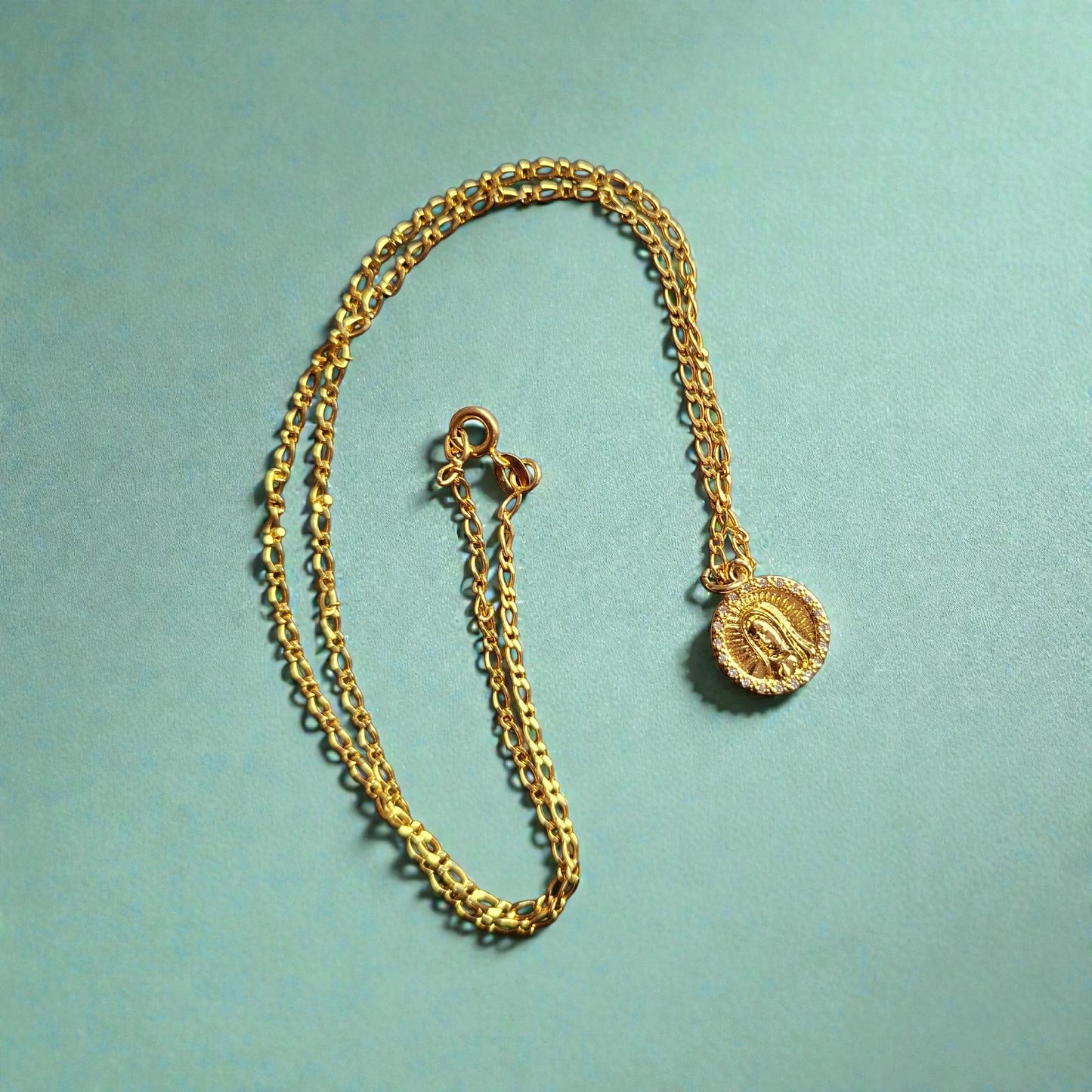 Colgante medalla virgen baño en oro + Cadena