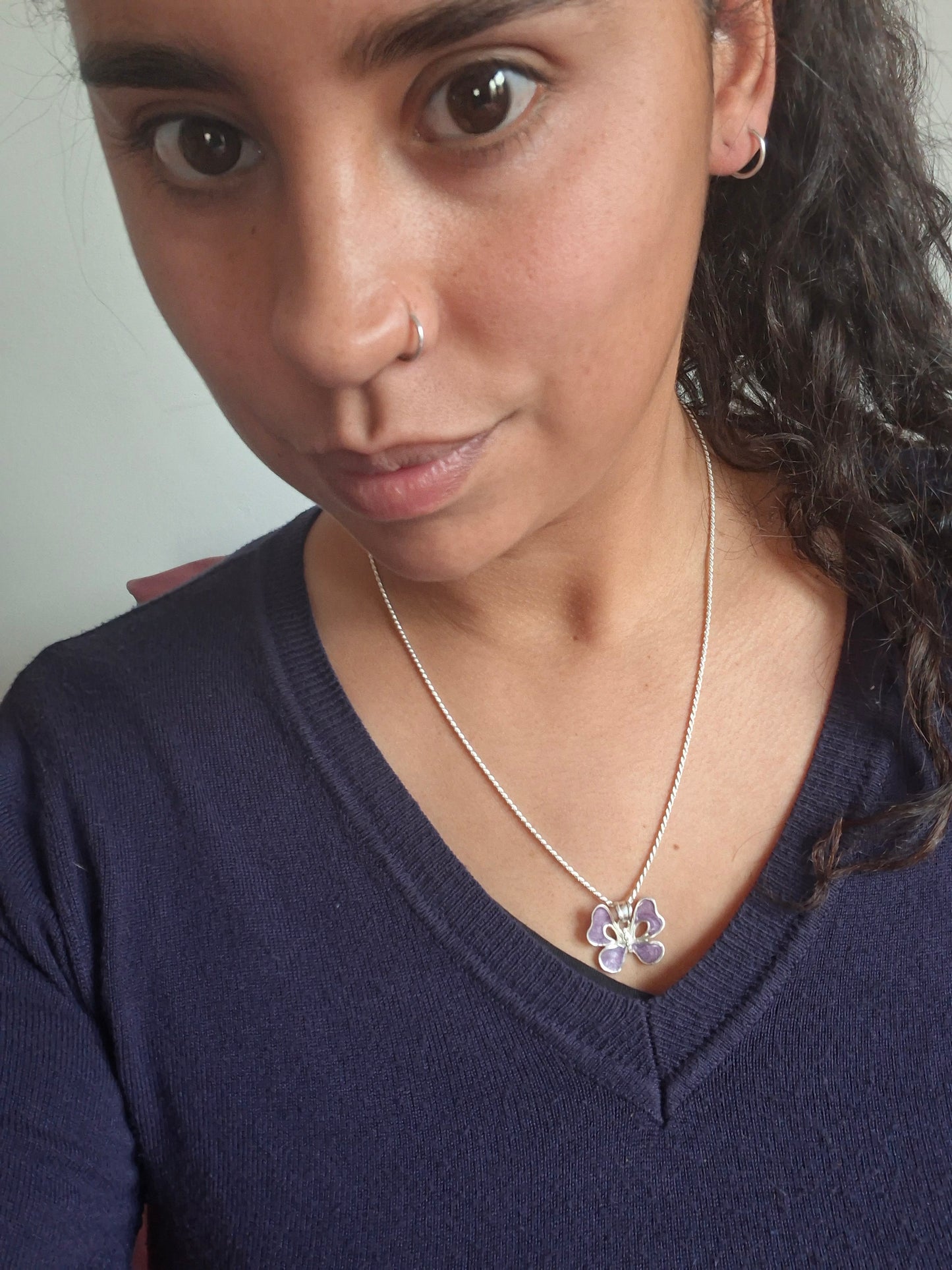 Colgante Mariposa Resina morado plata 980
