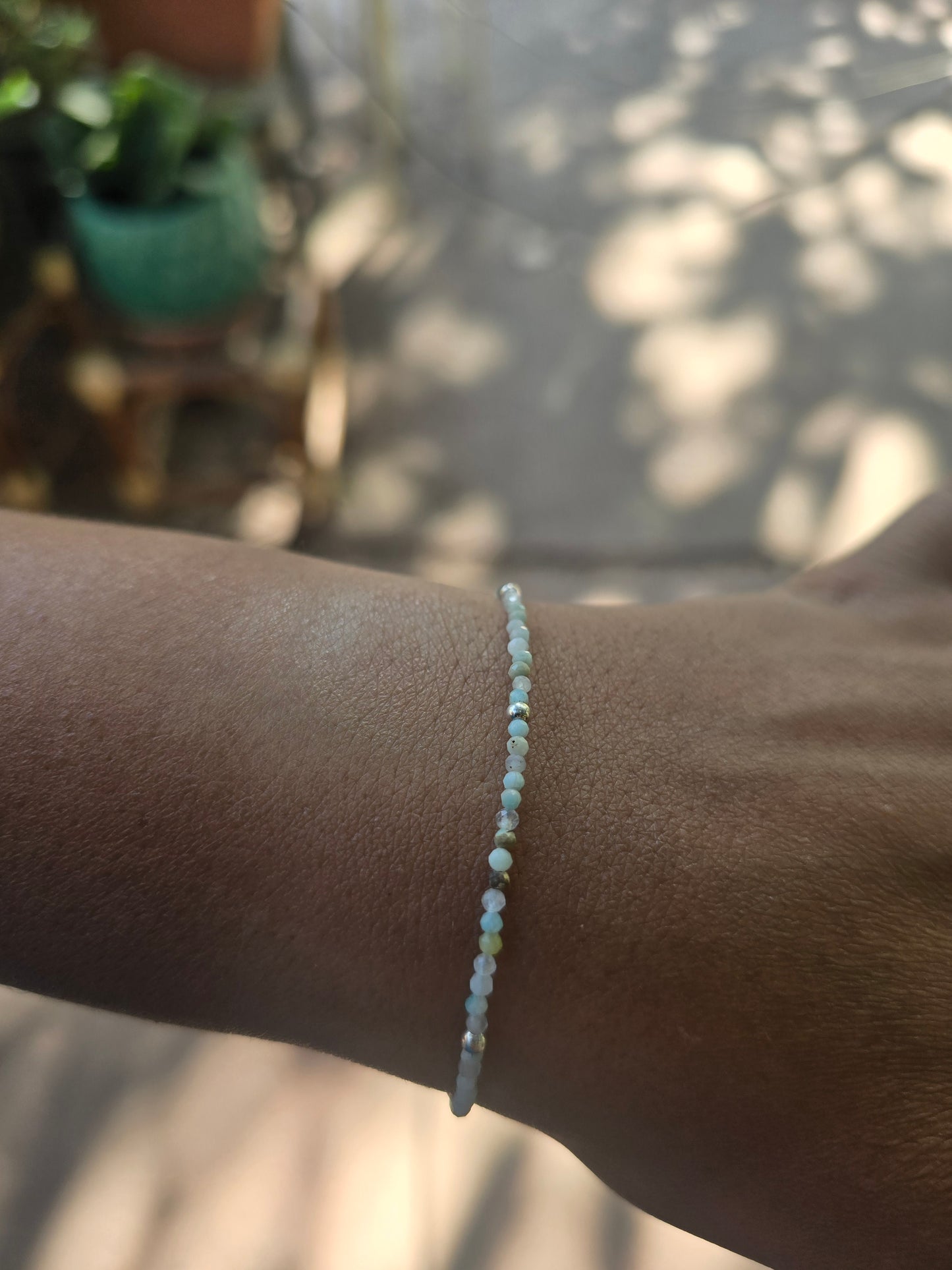 Pulsera delgada celestina y plata 950