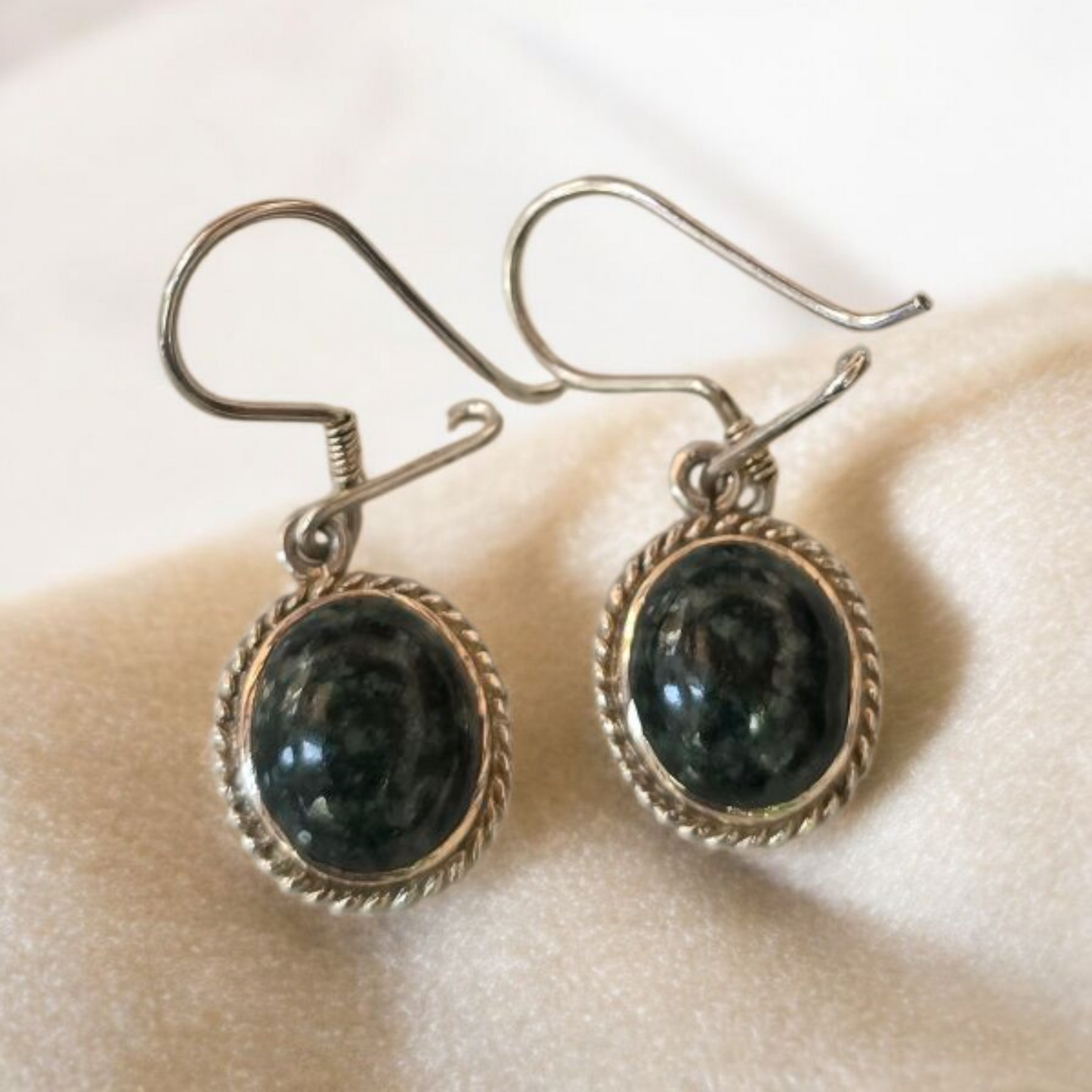 Aros de Jade natural y plata 925 Colección Maya