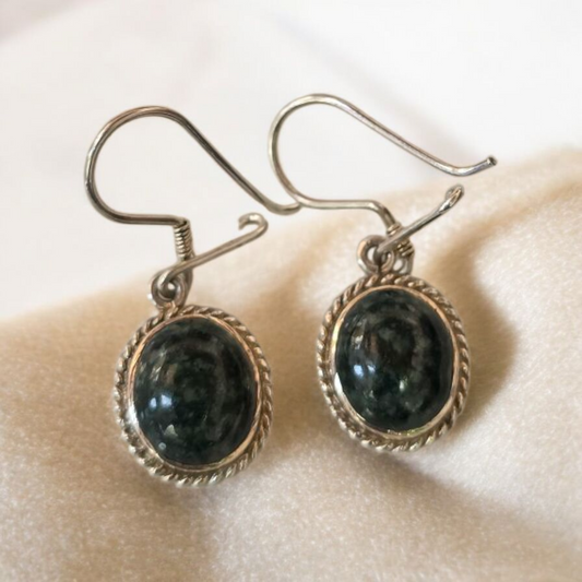 Aros de Jade natural y plata 925 Colección Maya