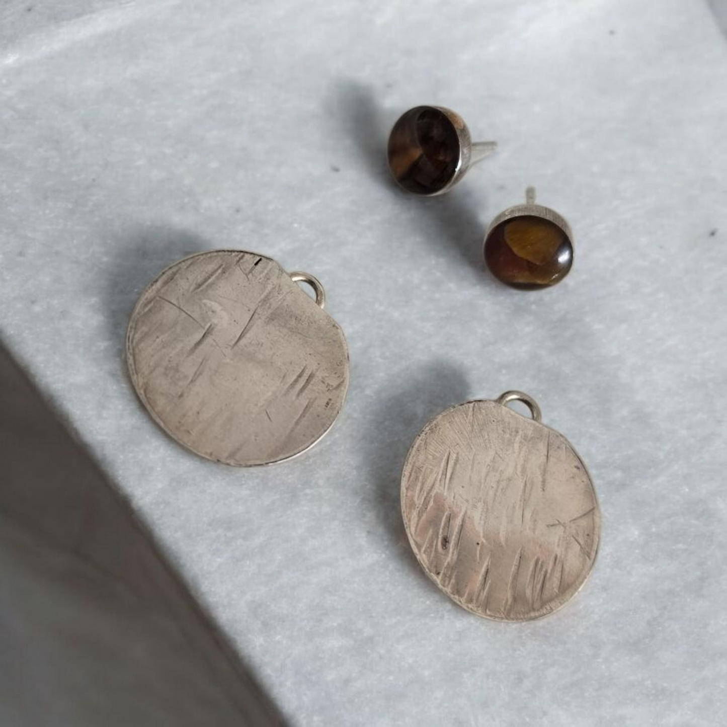 Top Back aros intercambiables PEQUEÑOS Ojo de tigre y Back Circular pequeño plata 950