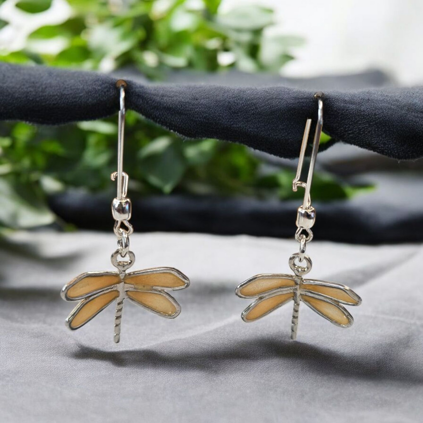 Libélula plata 950 gancho mediano encapsulada amarilla