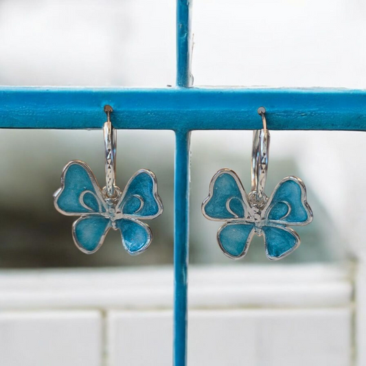 Mariposa Libertad plata 950 argolla con textura pequeña, encapsulada azul