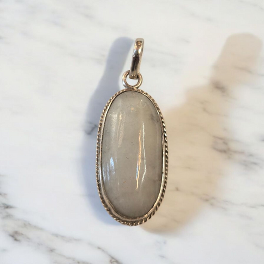 Colgante de plata y Jade blanco lila, guatemalteco
