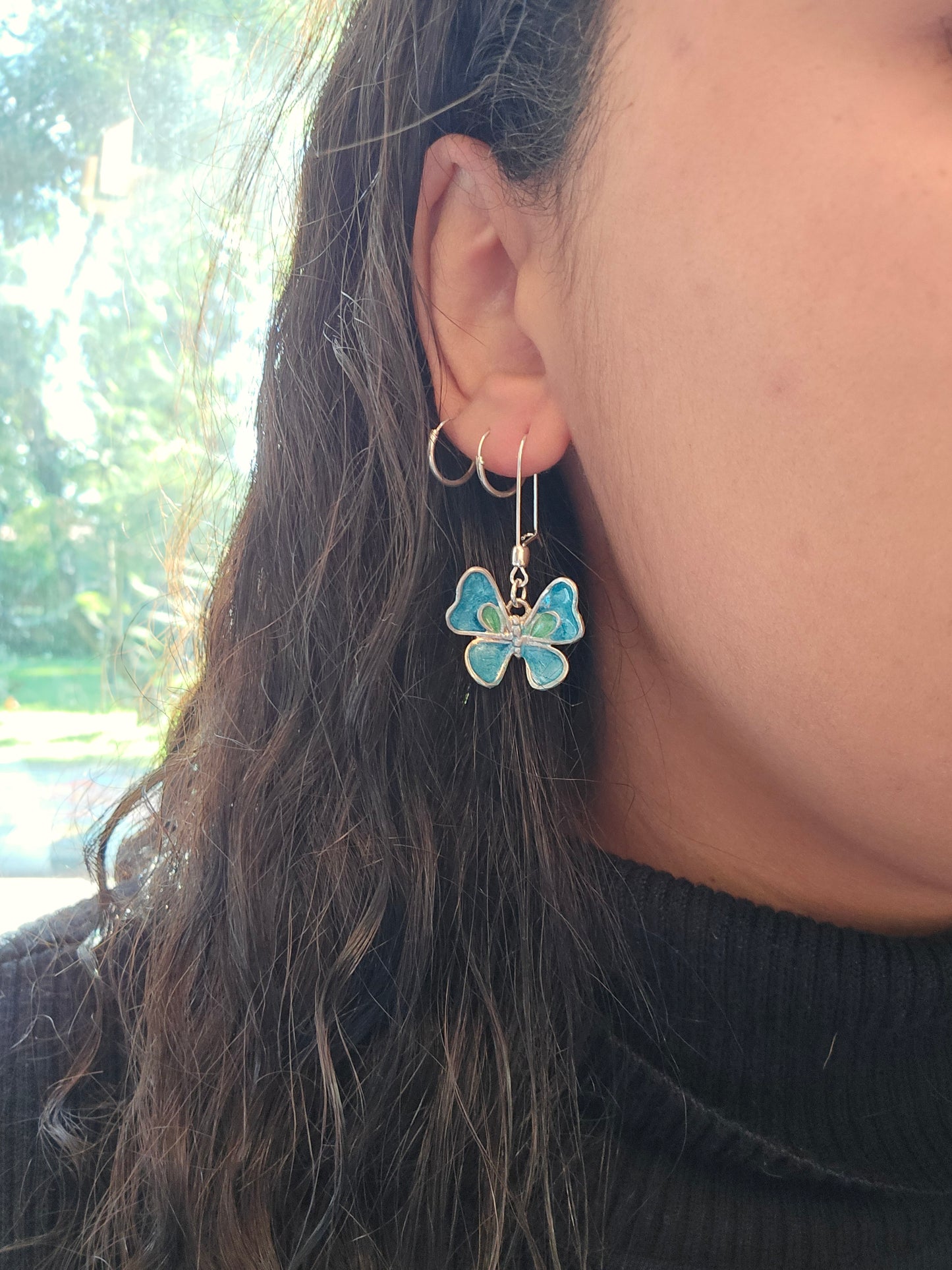 Mariposa Libertad plata 950 gancho, encapsulada azul y verde