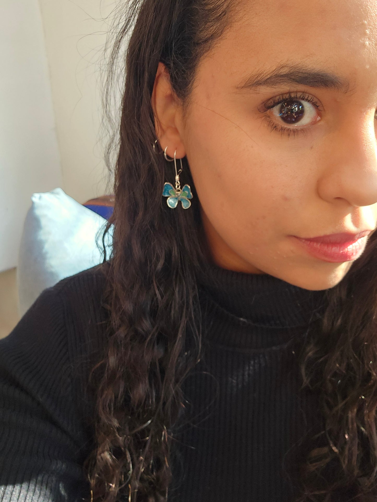 Mariposa Libertad plata 950 gancho, encapsulada azul y verde