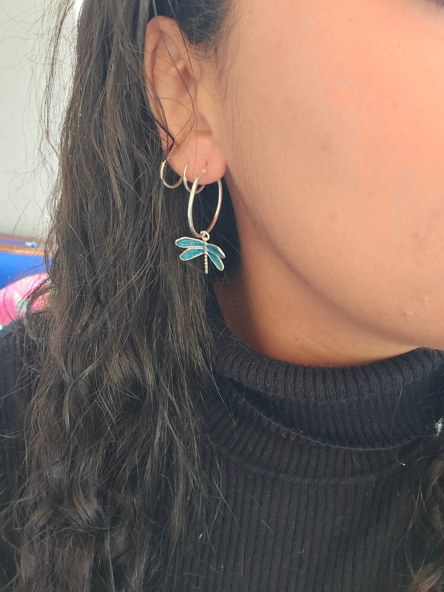 Libélula plata 950 argolla mediana encapsulada azul