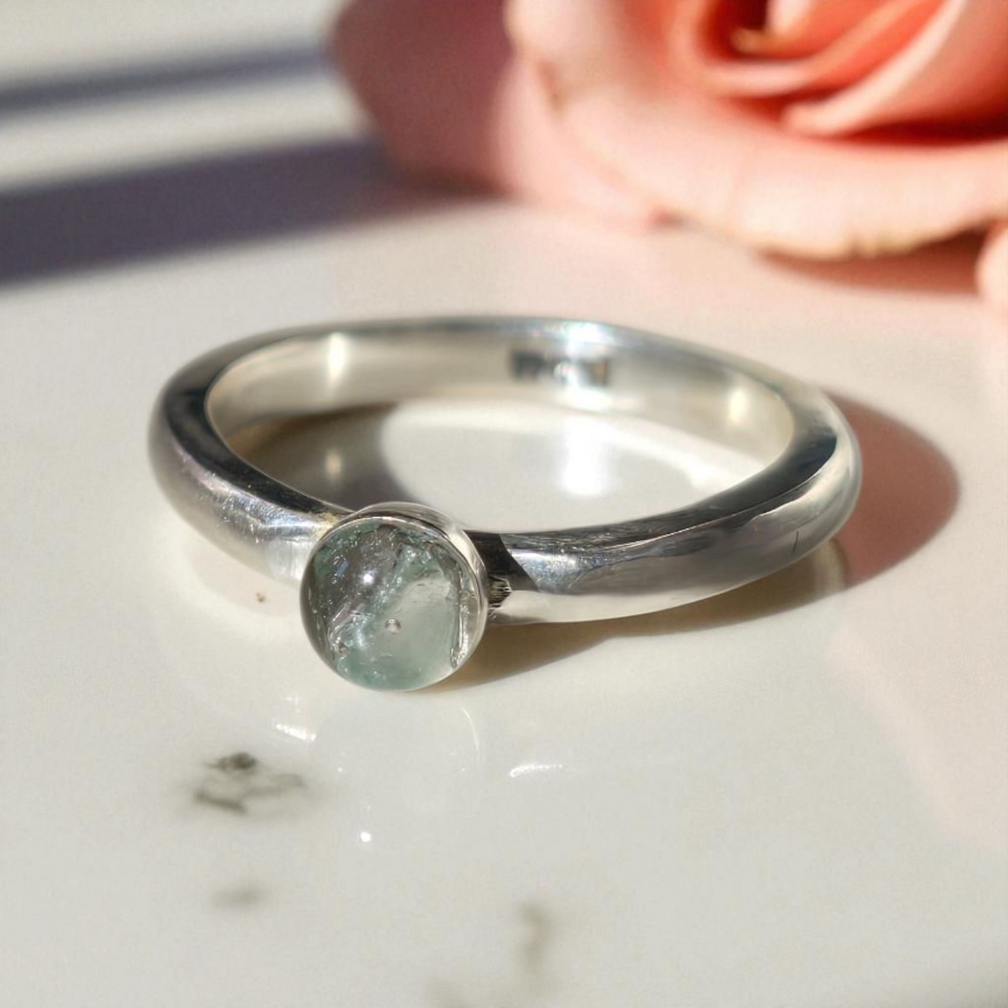 Anillo pequeño talla 13 colección Mar, Jade Chino encapsulada en plata 950