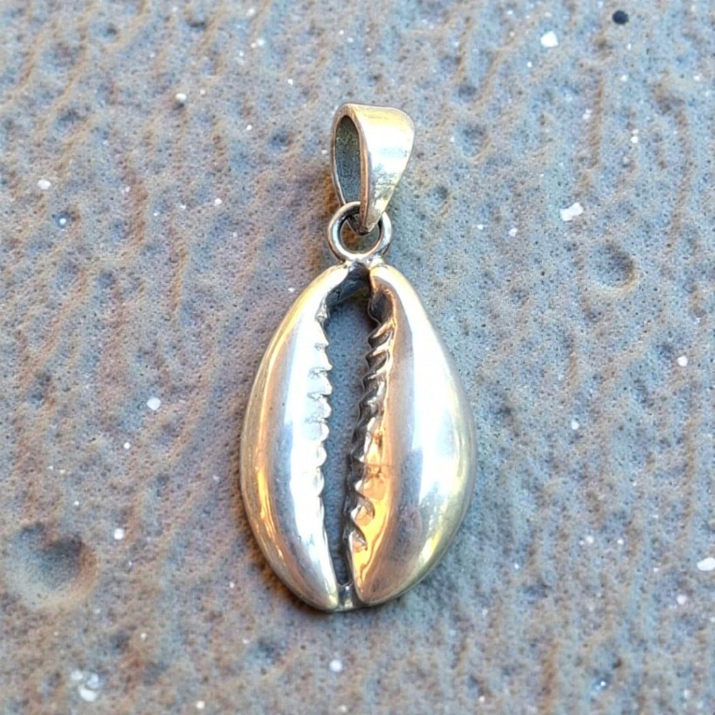 Colgante conchita ovalada plata 950