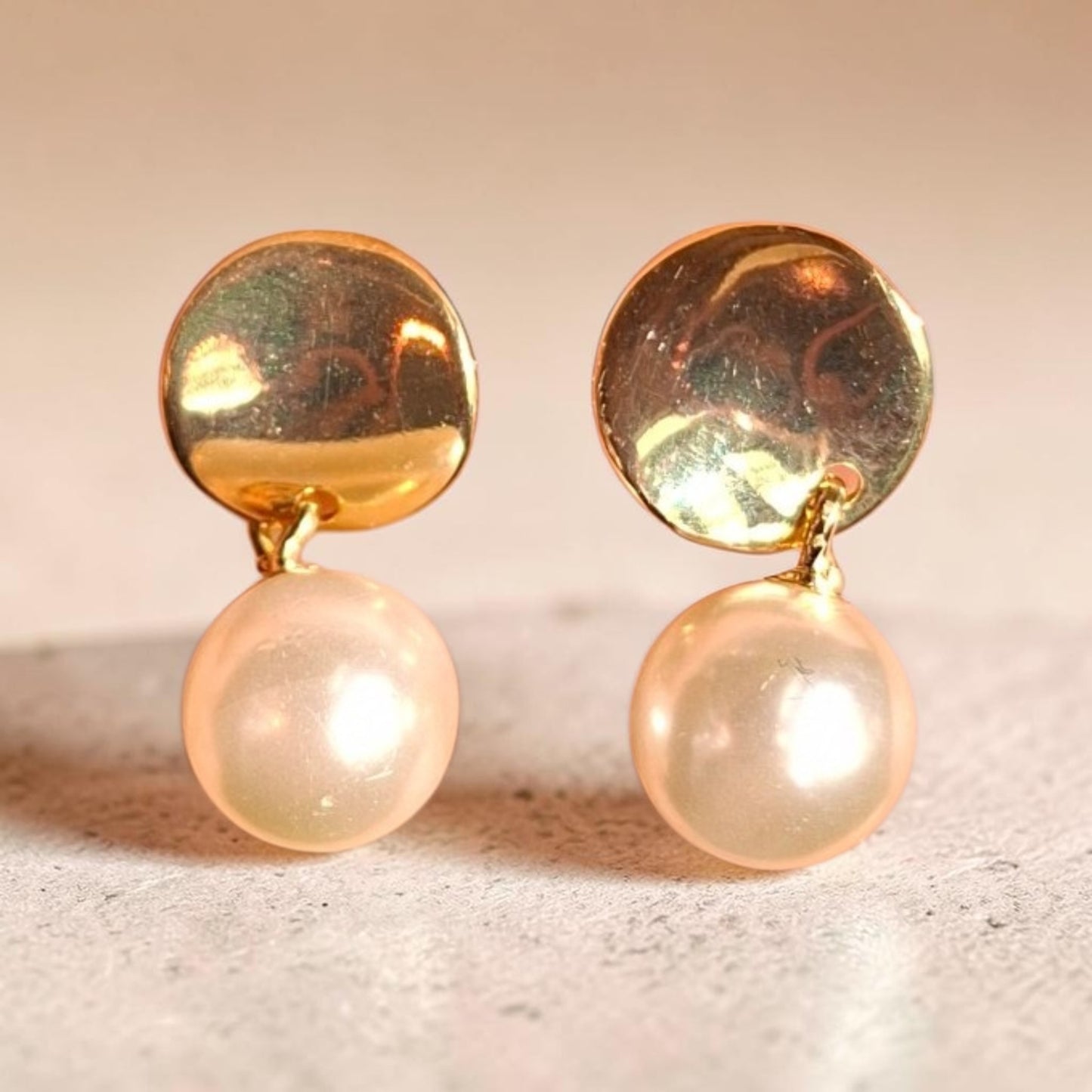 Aros circulo baño en oro perla artificial pegados