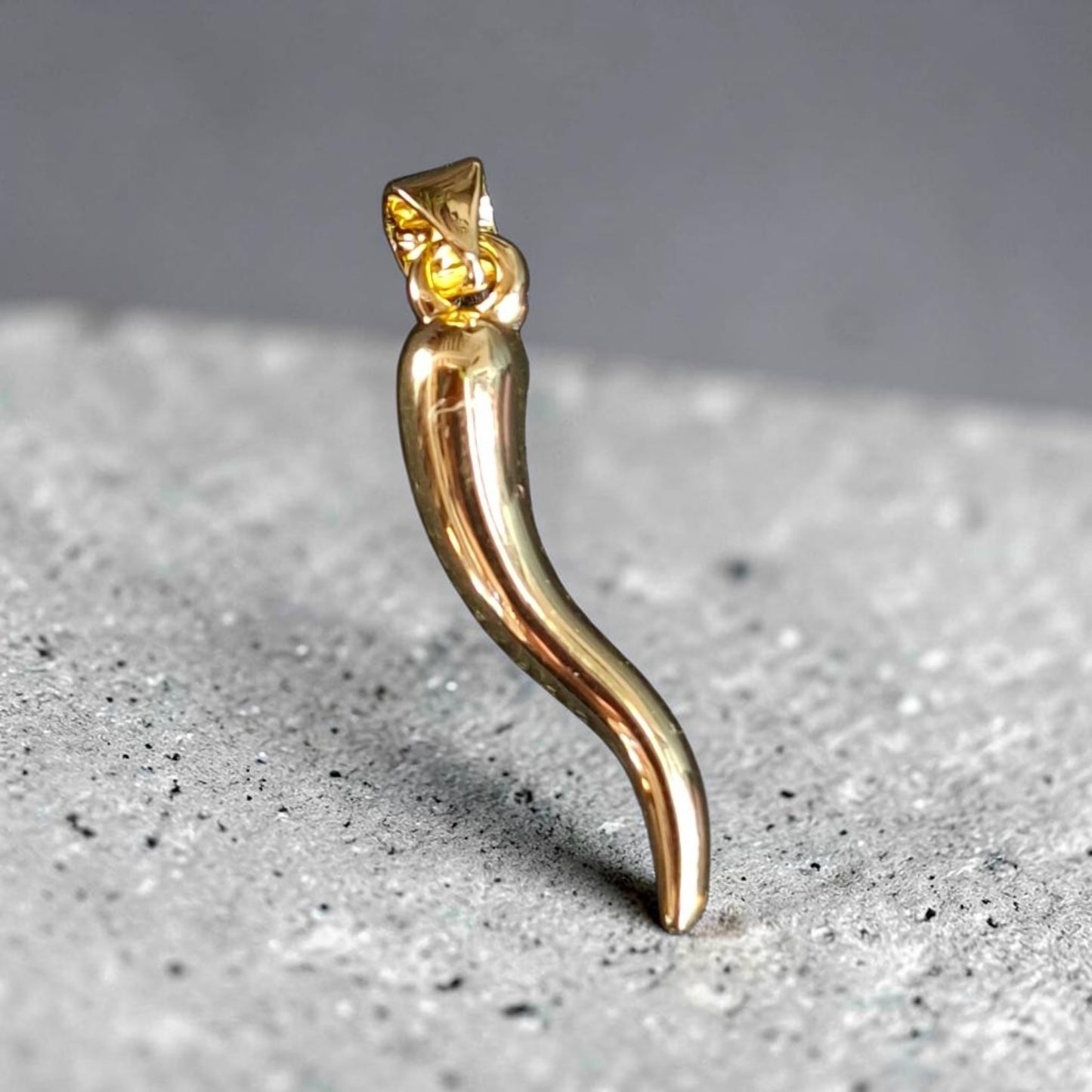 Colgante ají baño en oro + cadena baño en oro