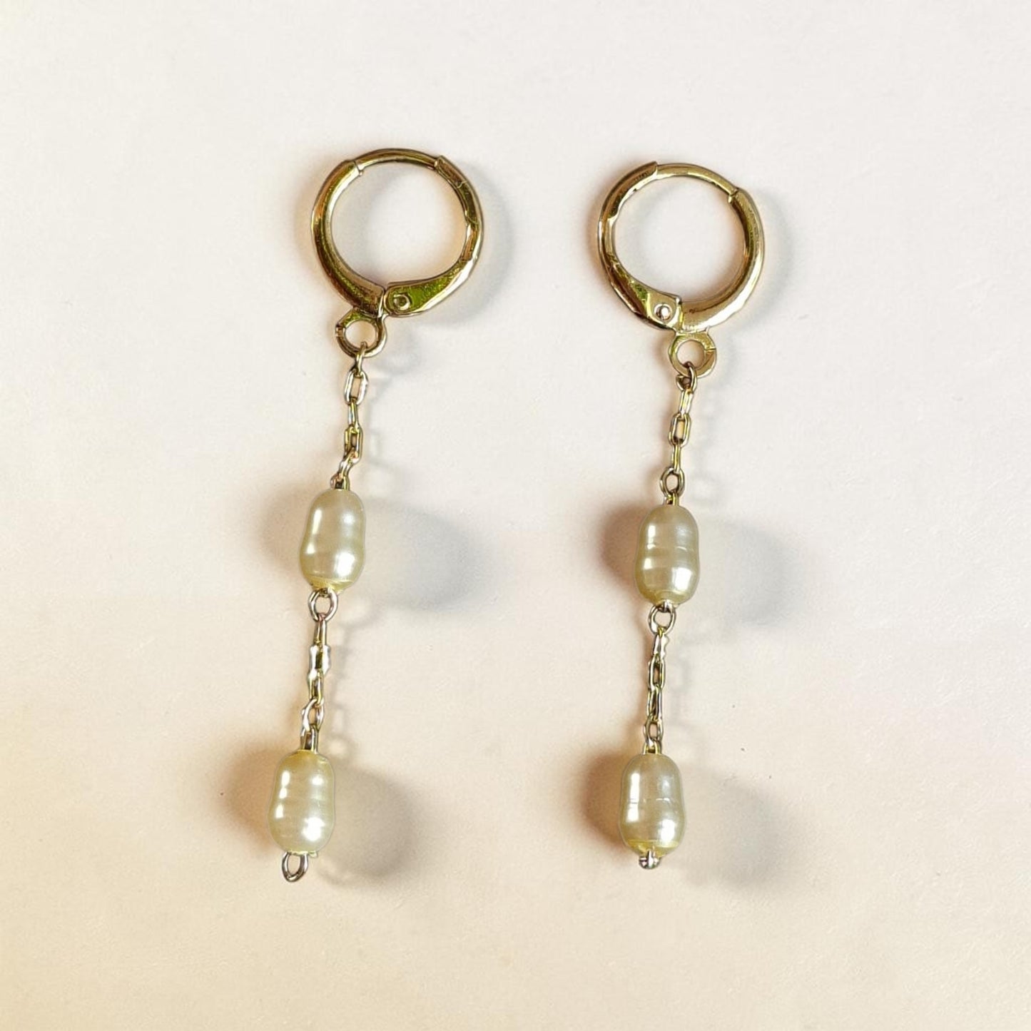 Aros bañados en oro con perla artificial cadena largos