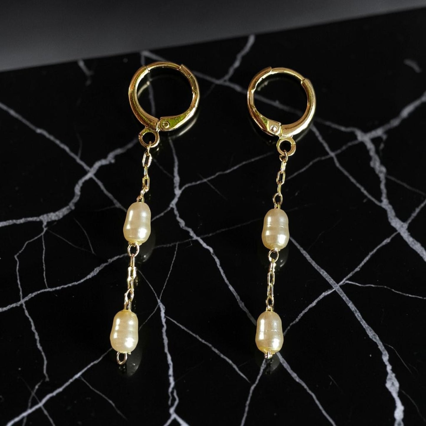 Aros bañados en oro con perla artificial cadena largos