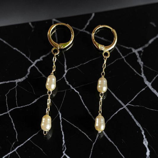 Aros bañados en oro con perla artificial cadena largos