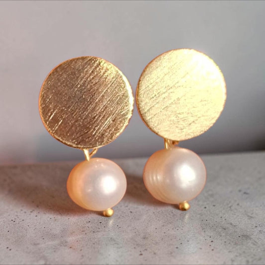 Aros baño en oro con perla de río natural circulo colgante
