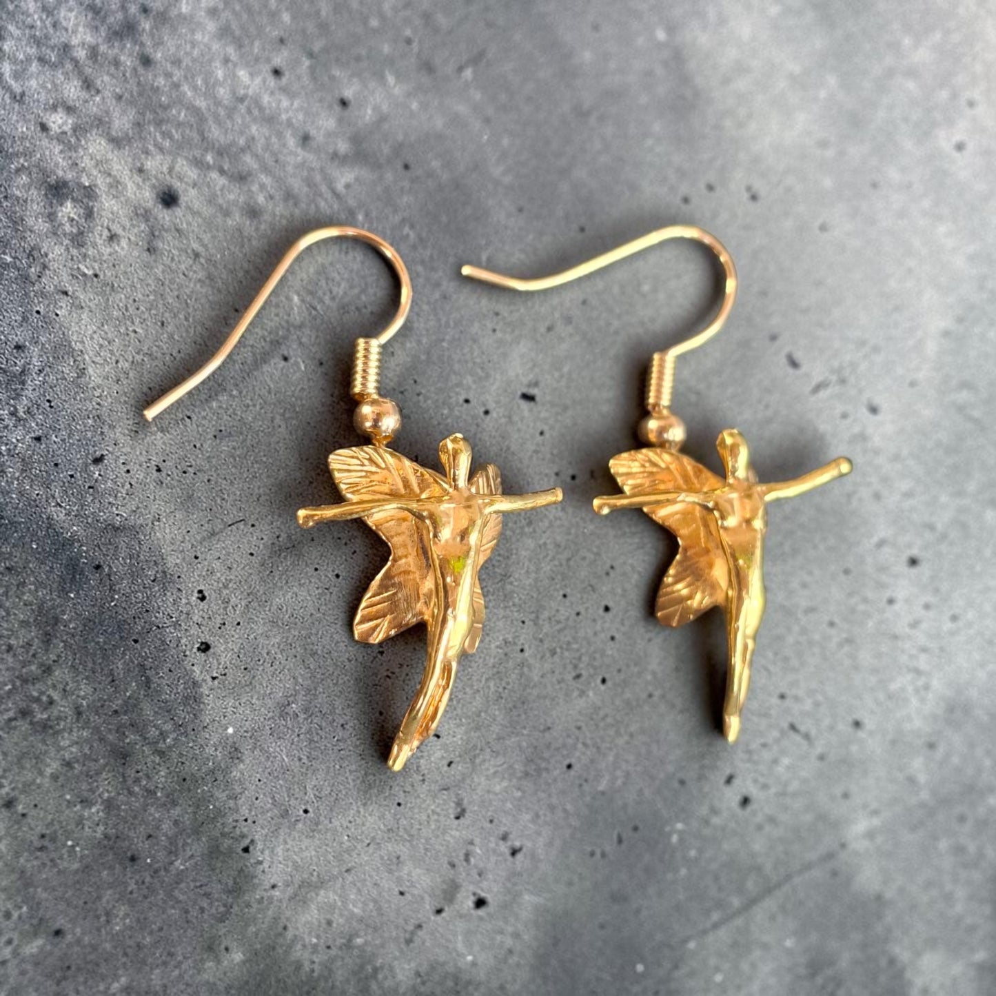 Aros Hada Elena gancho simple bronce bañado en oro