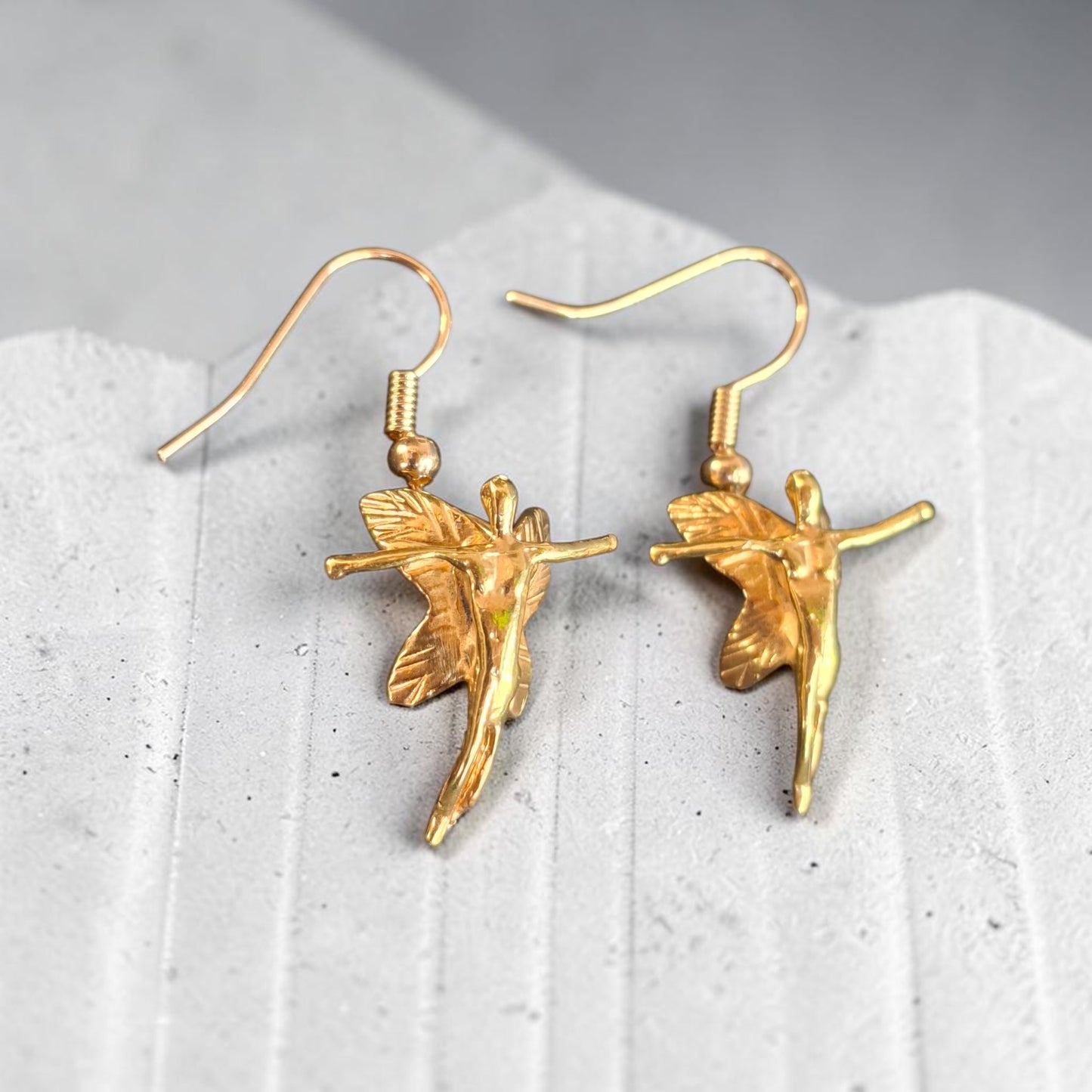 Aros Hada Elena gancho simple bronce bañado en oro