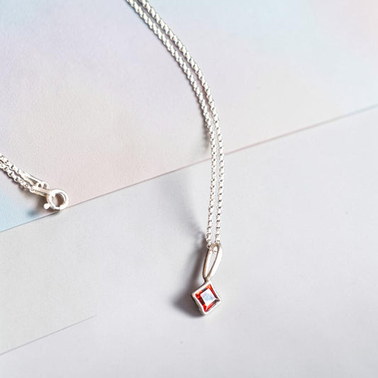 Colgante granate natural cuadrado + cadena plata 950