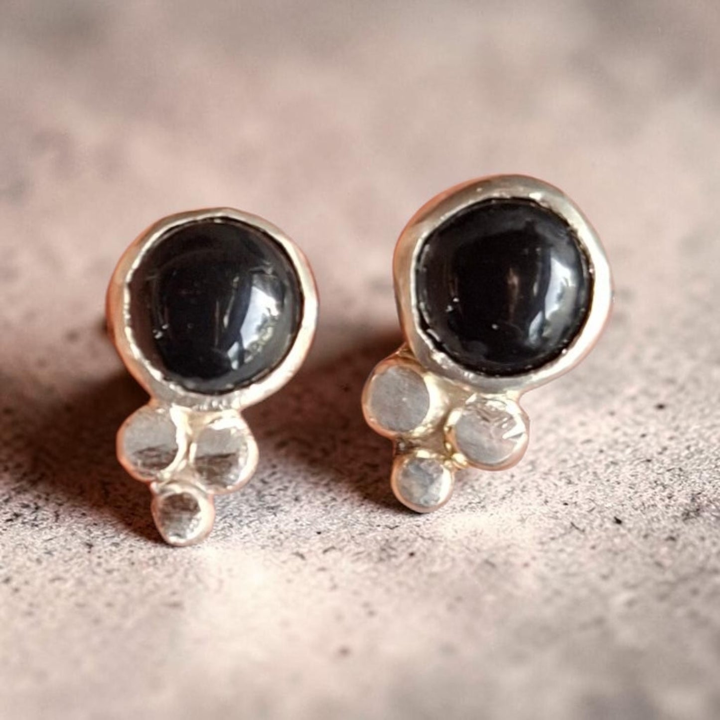 Aros pegados Onix plata 950