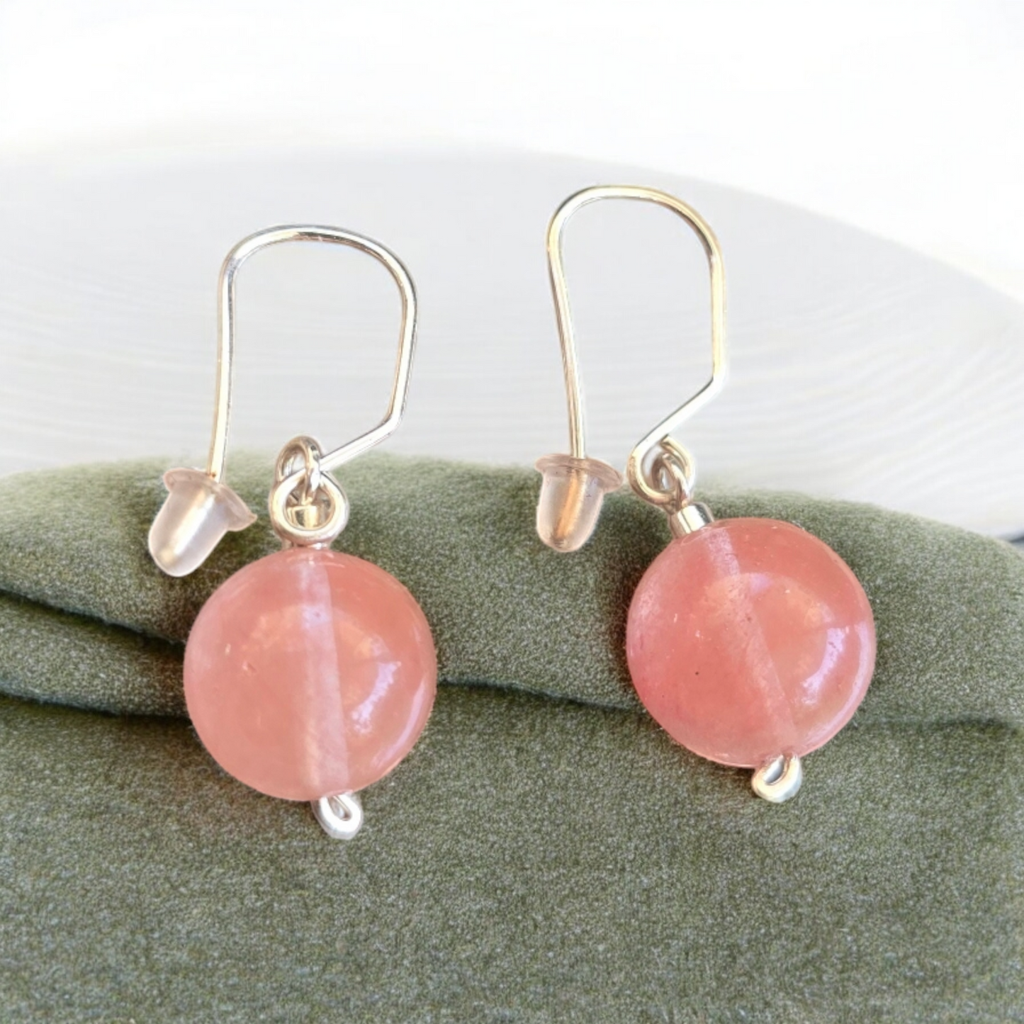 Aros colgantes simples de cuarzo fresa en plata 950