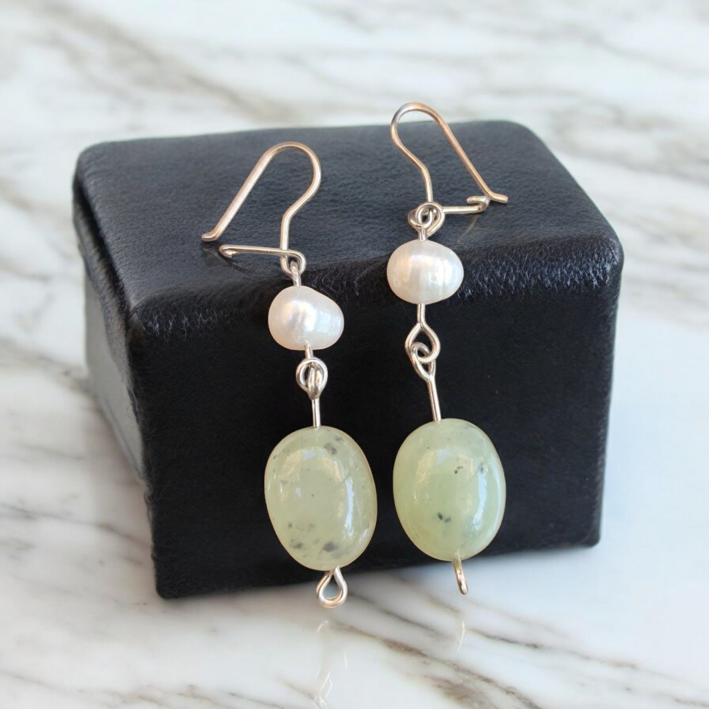 Aros largos Perihita y perla blanca de río en plata 950